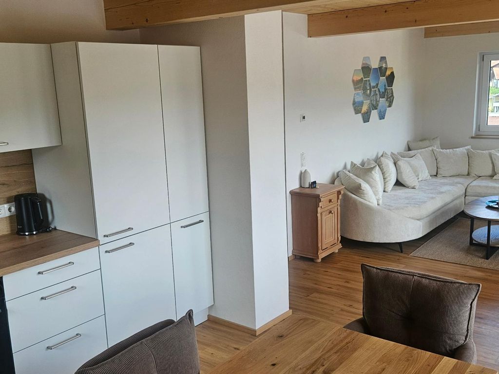 Küche und Wohnzimmer