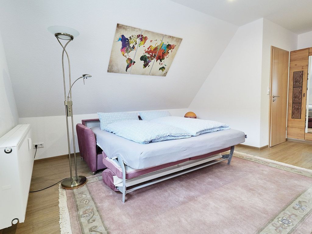 Schlafcouch im Wohnzimmer der Ferienwohnung Warendorf 12