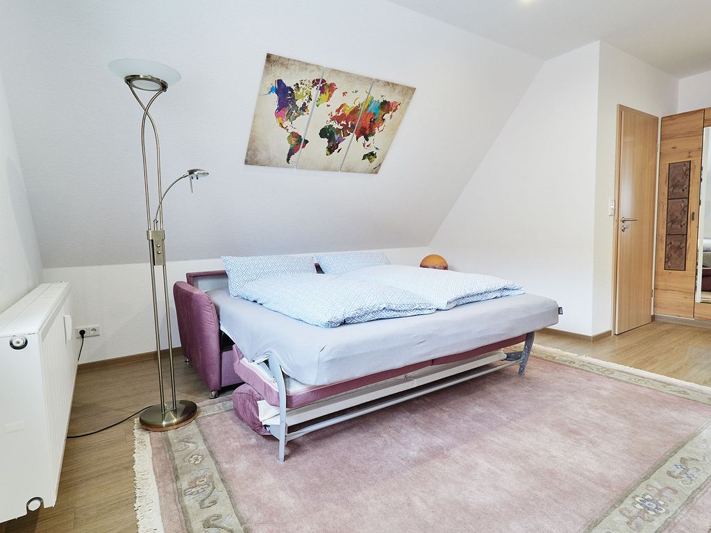 Schlafcouch im Wohnzimmer der Ferienwohnung Warendorf 12