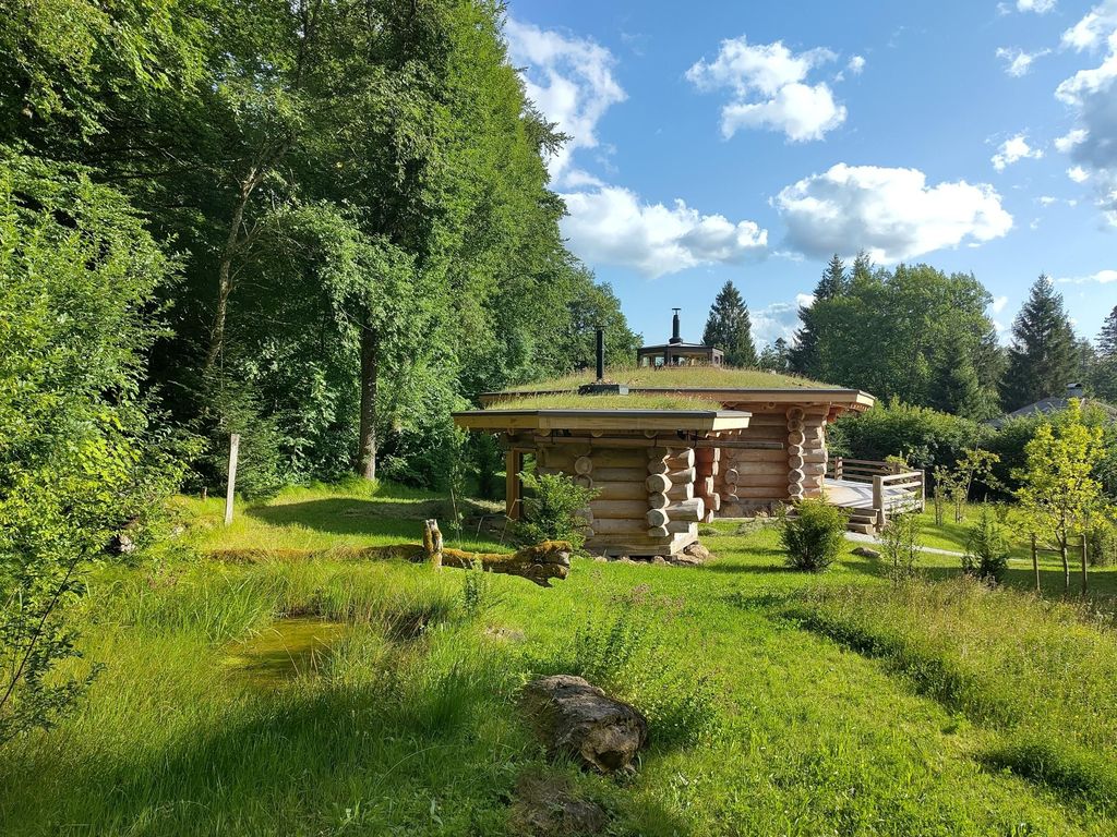 Waldhauslodge von N
