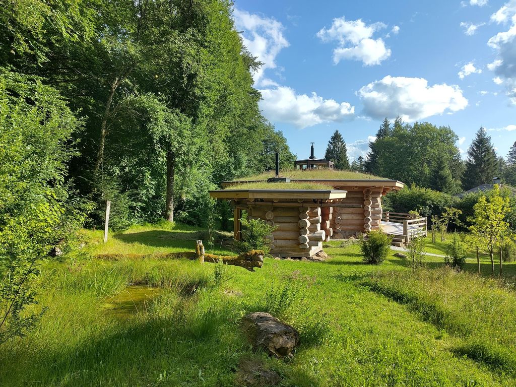 Waldhauslodge von N