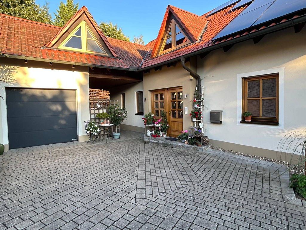Hof und Eingangstür