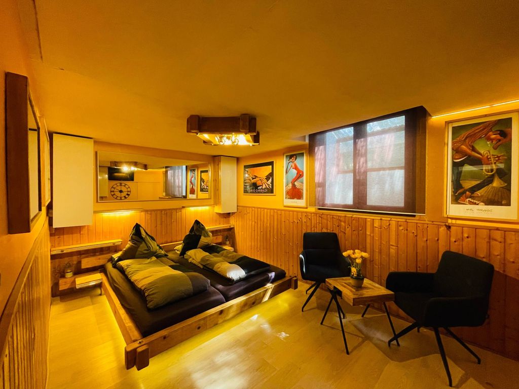 Schlafzimmer 1