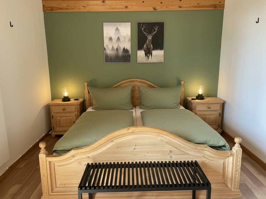 Schlafzimmer 1