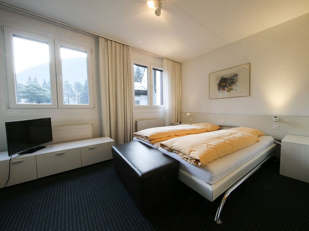 Doppelzimmer Dusche/WC mit Verbindungstüre zu Zusatzzimmer