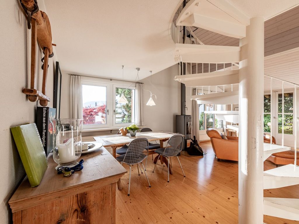 Wohnzimmer mit Esstisch