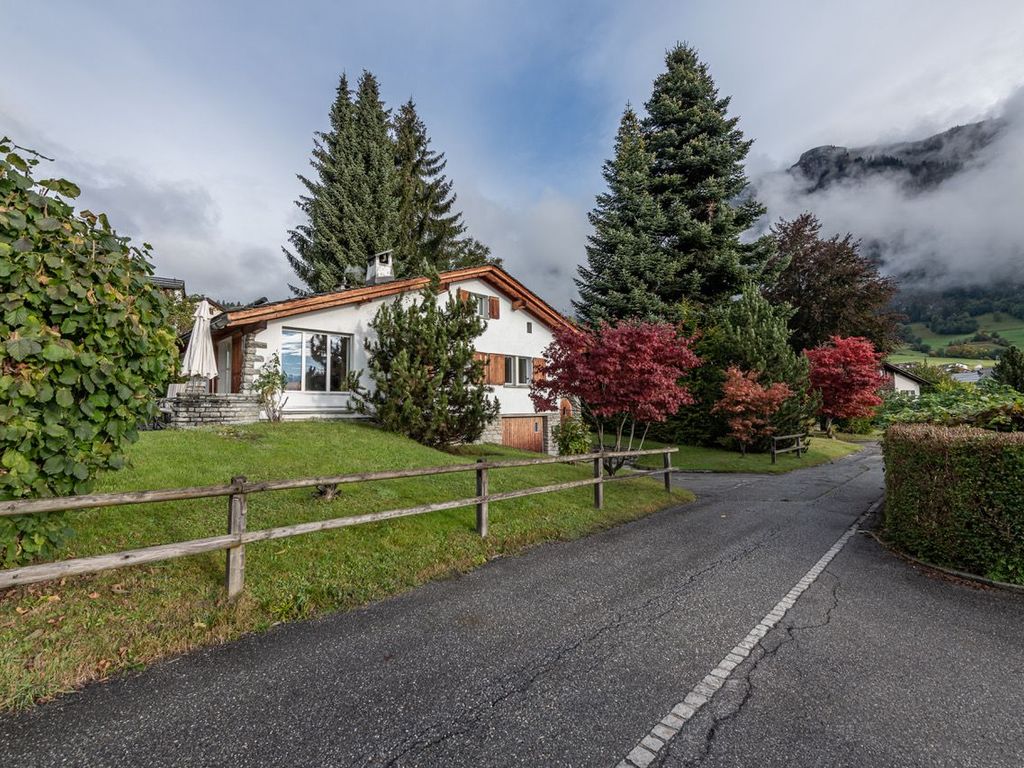 Aussenansicht mit Strasse