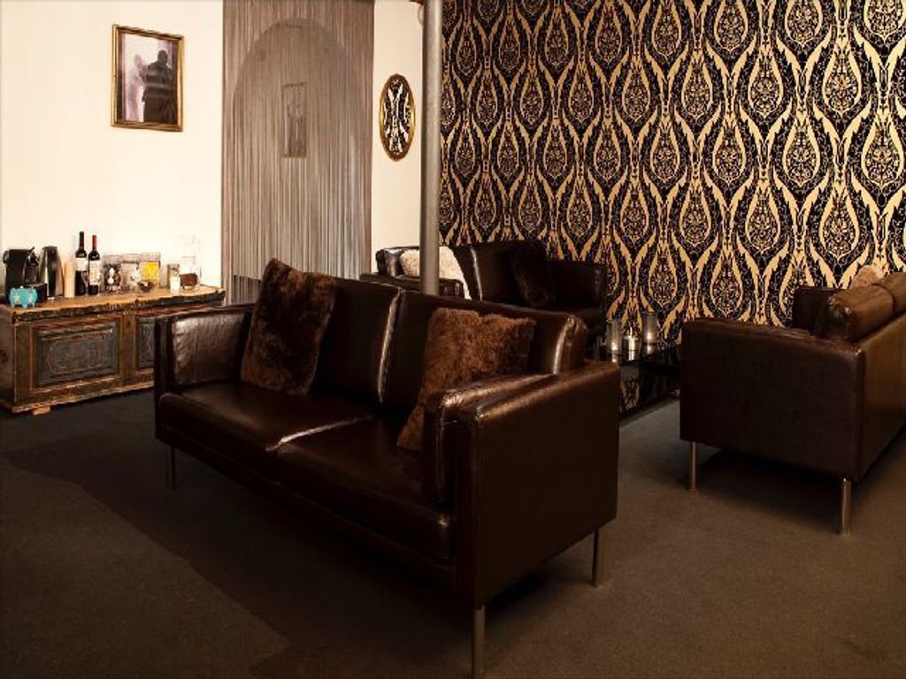 Arena Billard and Books Lounge