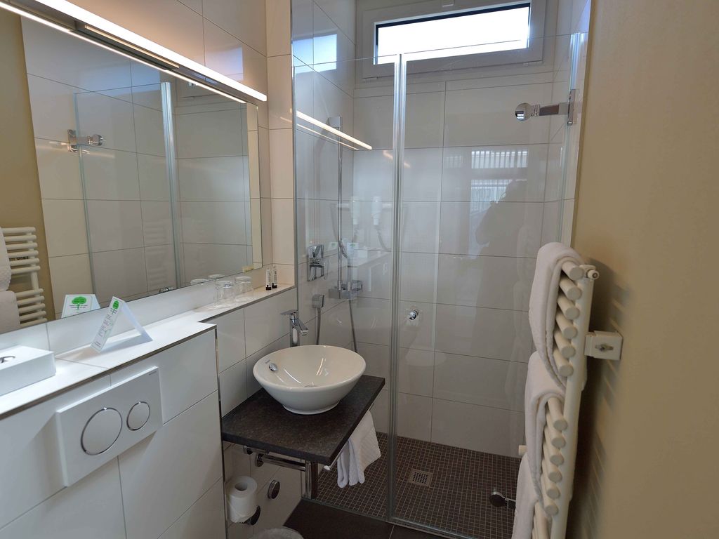 Badezimmer mit Dusche/WC