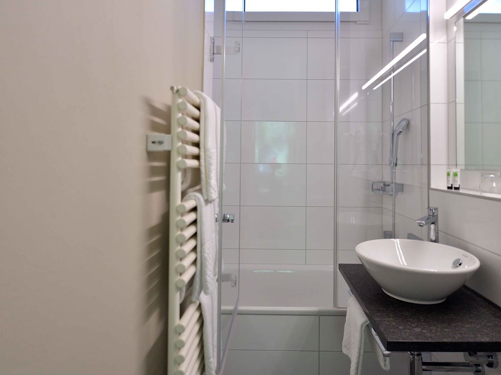 Badezimmer mit Bad/WC
