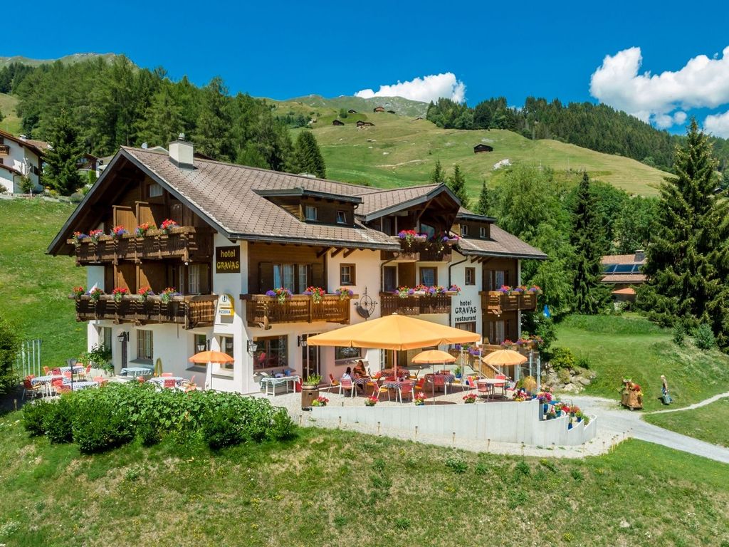 Hotel Gravas, Vella - Ansicht Sommer