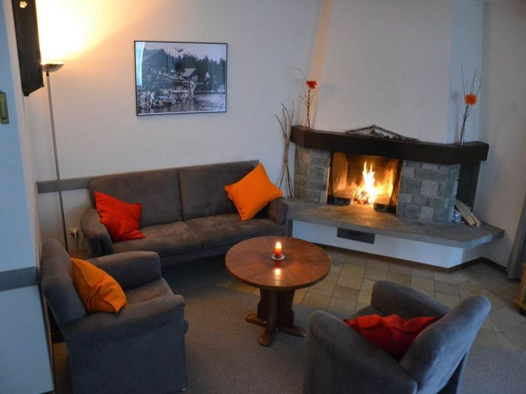 Wohnzimmer mit Kamin