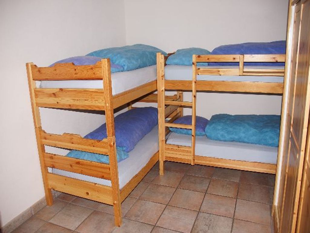 Schlafzimmer mit Etagenbetten
