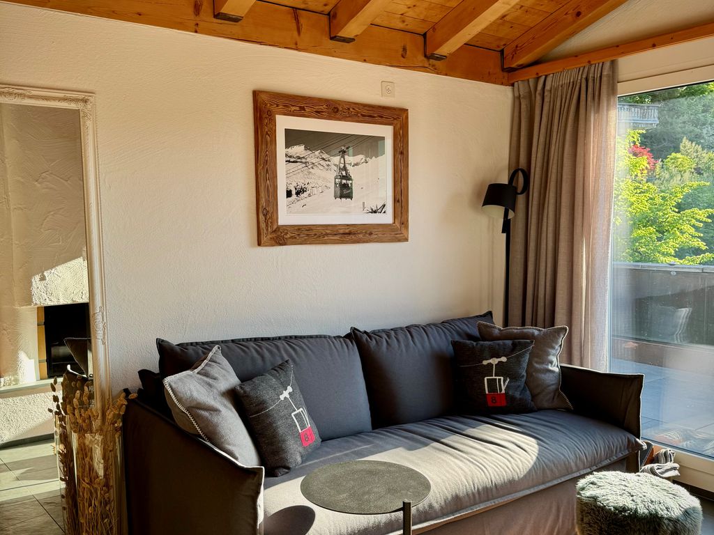Wohnzimmer mit Milano Beding Schlafsofa (1.6 x 2.0 m mit Lattenrost)