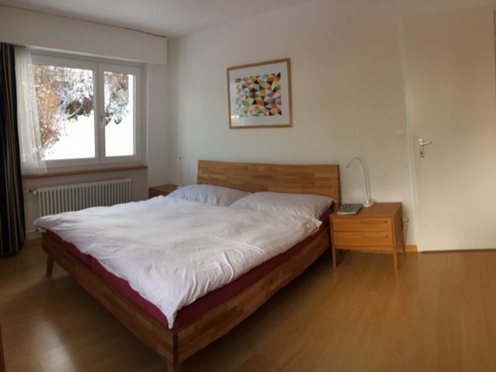 Schlafzimmer mit Doppelbett