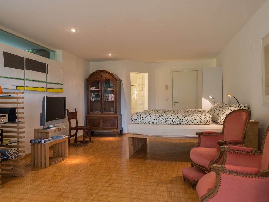Wohn- und Schlafzimmer
