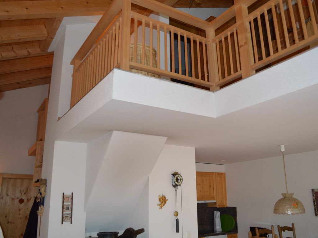 Blick Wohnzimmer auf Galerie