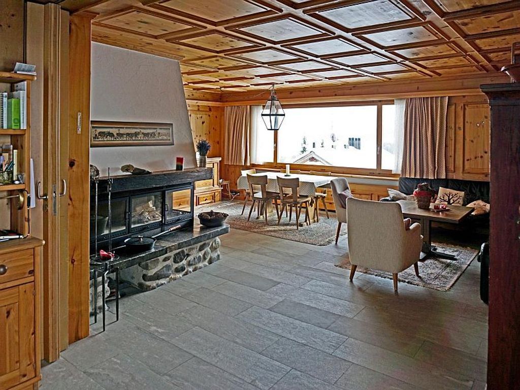 Wohnzimmer mit Kamin