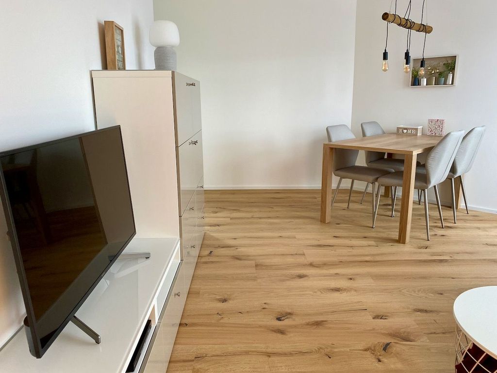 Sidbord mit 43" TV