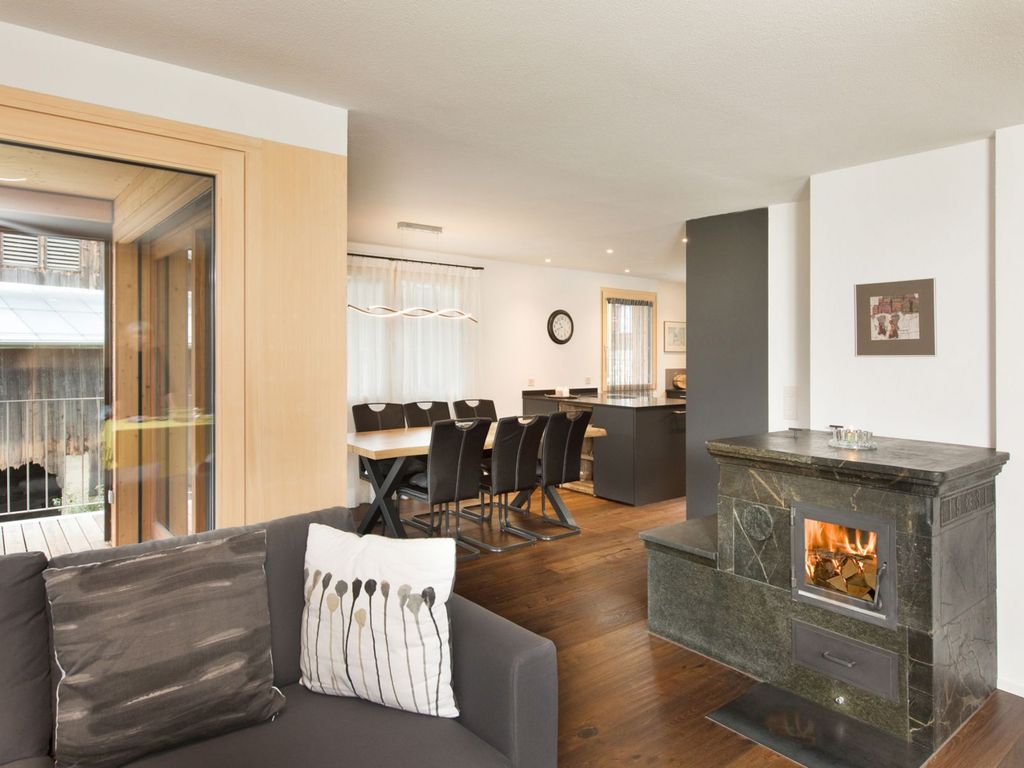 Ferienwohnung Vitg Vattiz -Wohnraum