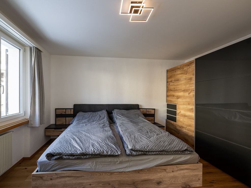 Schlafzimmer 1