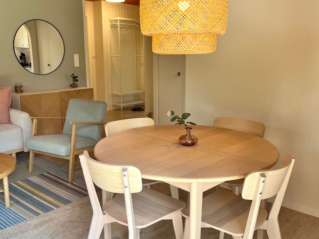 Wohnzimmer mit Esstisch