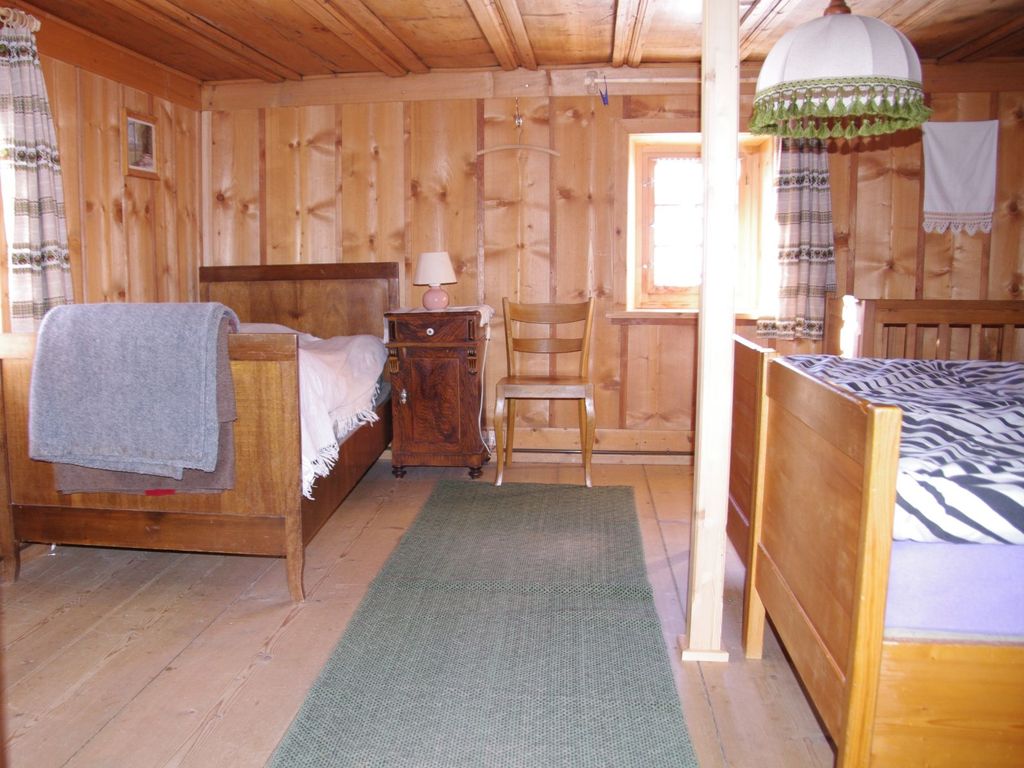 Ferienhaus Altes Walserhaus - Schlafzimmer mit doppelbett
