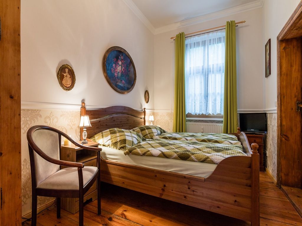 BEDROOM, INSIDE