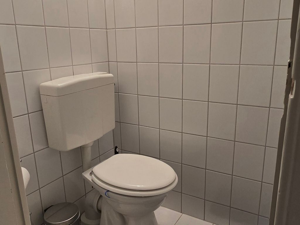 INSIDE, BATHROOM