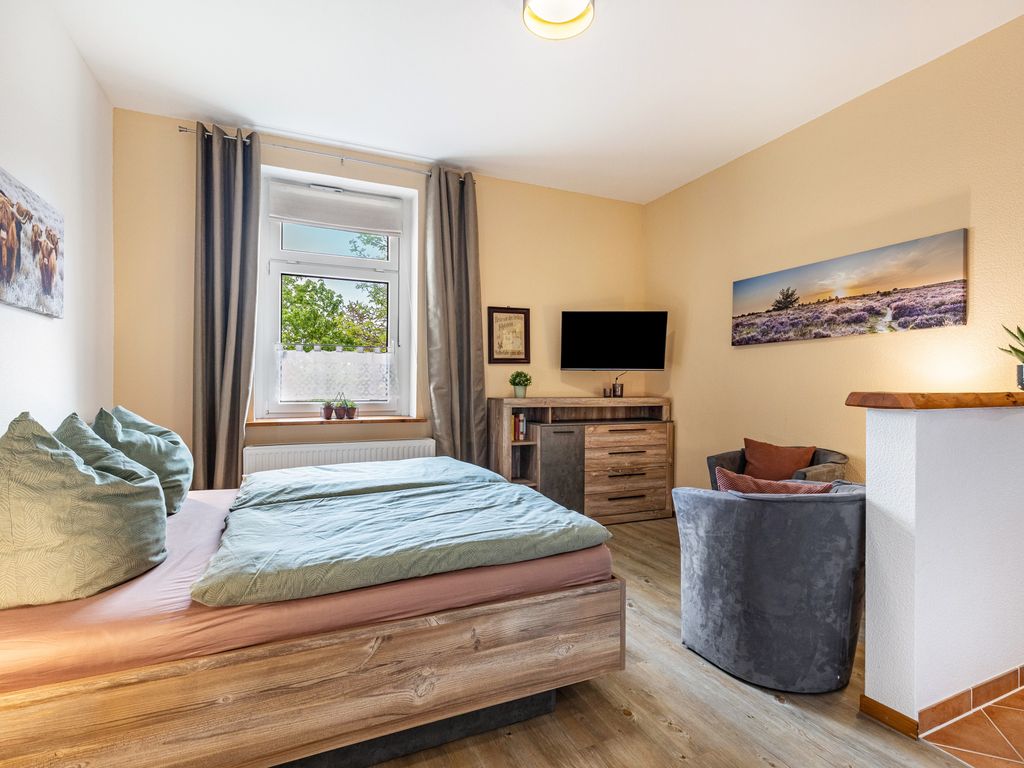 BEDROOM, INSIDE