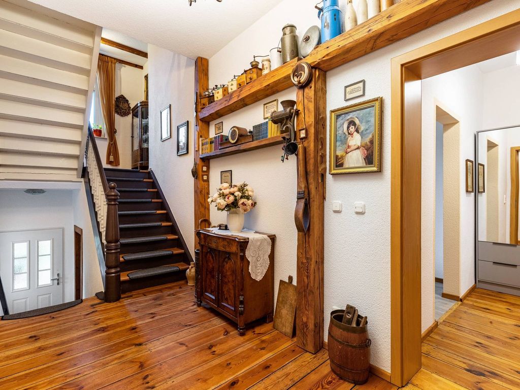 Photo, INSIDE, OUTSIDE
