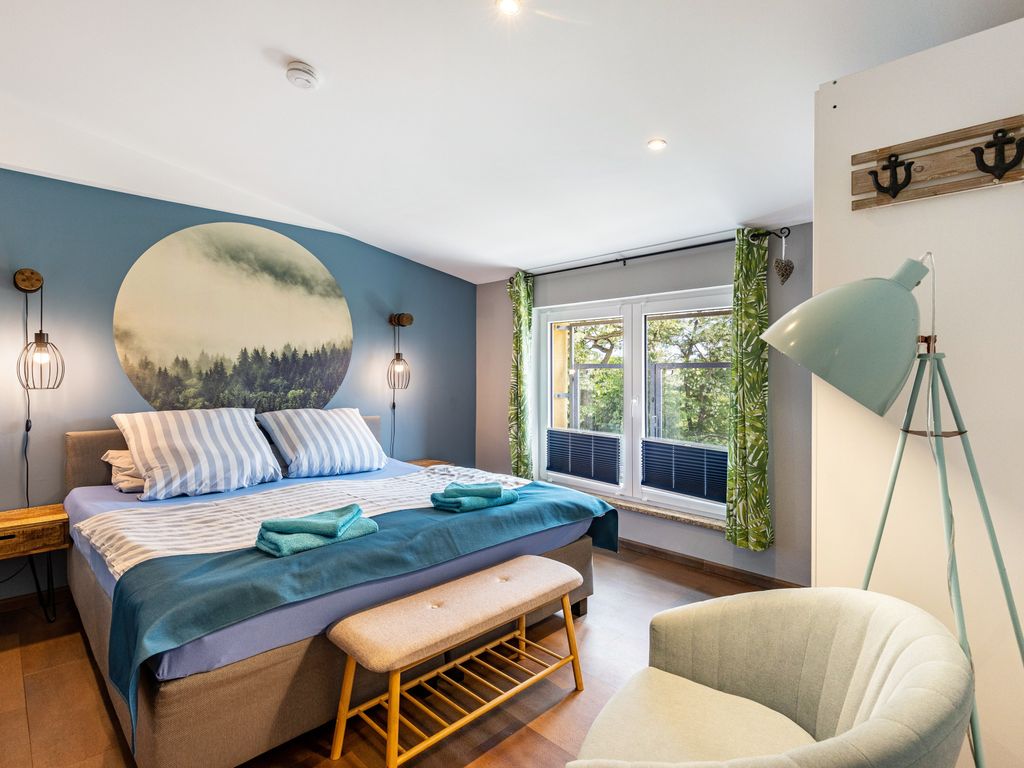 BEDROOM, INSIDE