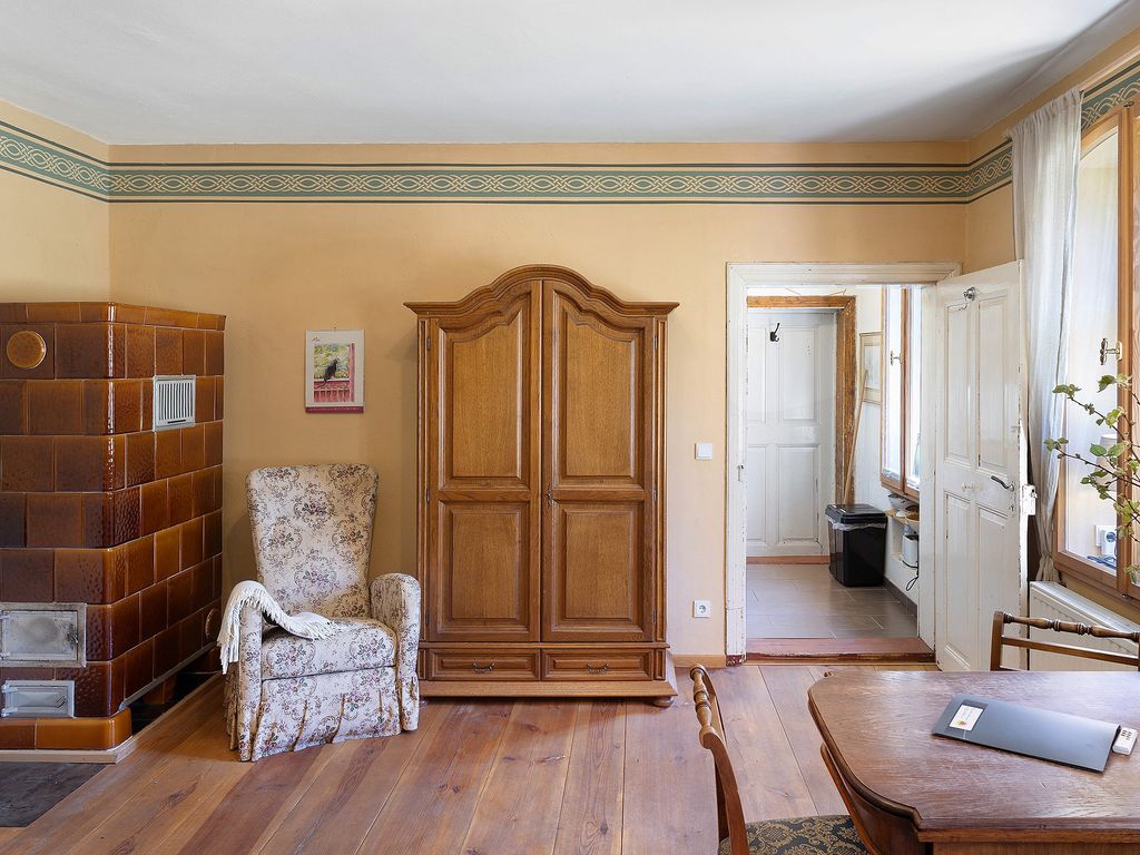 Photo, INSIDE, OUTSIDE