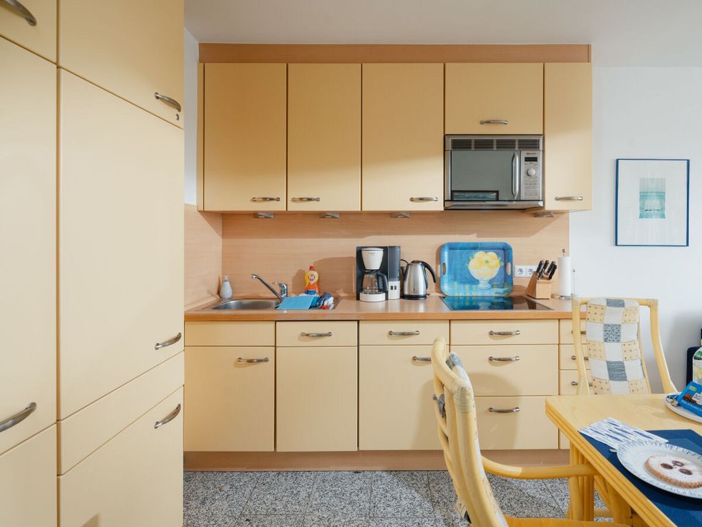 KITCHEN, INSIDE