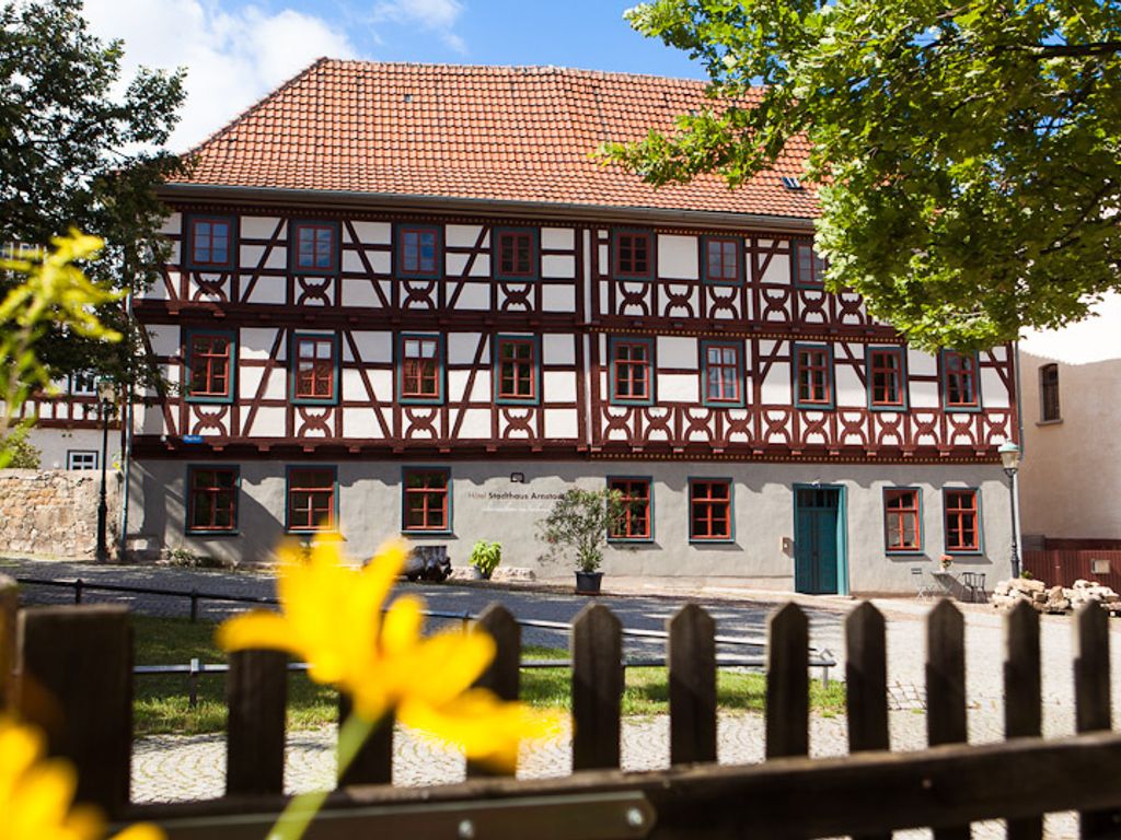 Aussenansicht Hotel Stadthaus Arnstadt mit Pfarrhof