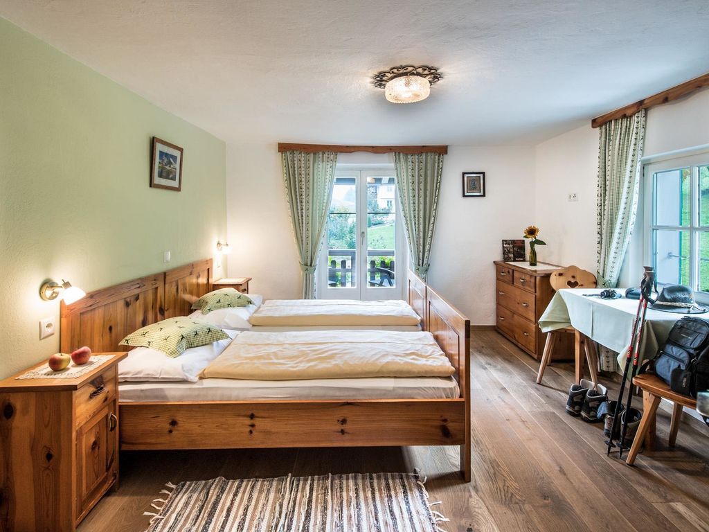 Doppelzimmer mit Dusche /WC; Balkon, Safe, Gratis Internet