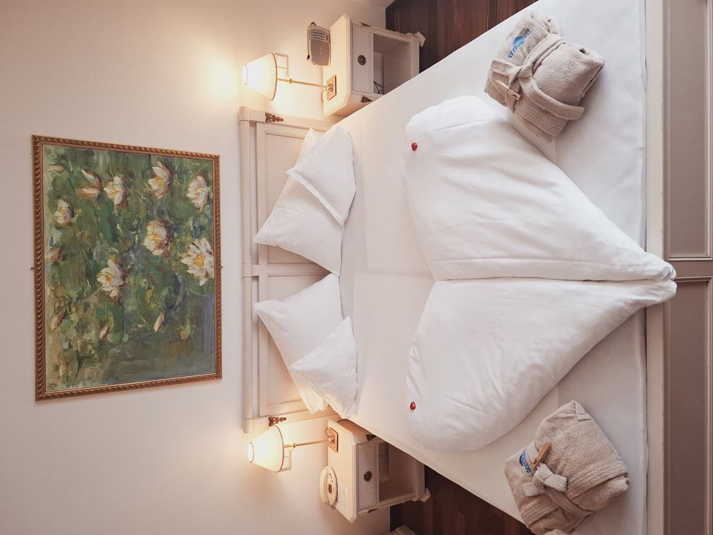 Zimmer mit Balkon