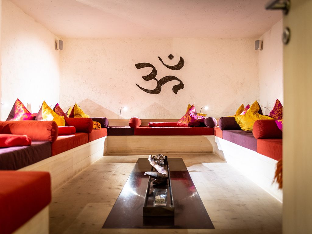 Alphotel Stocker