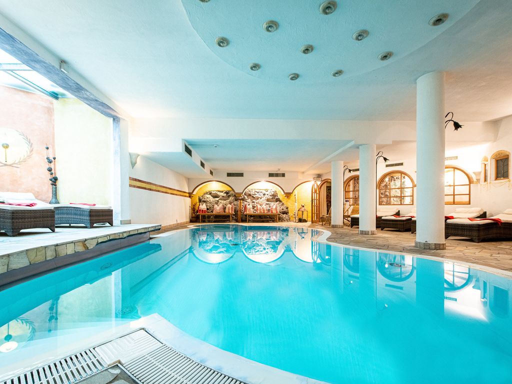 Alphotel Stocker