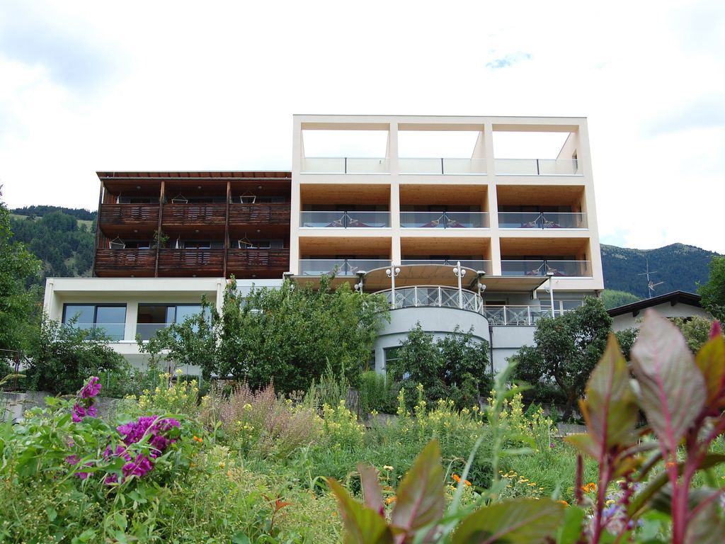 Blick vom Garten aus Bio Hotel Panorama Mals