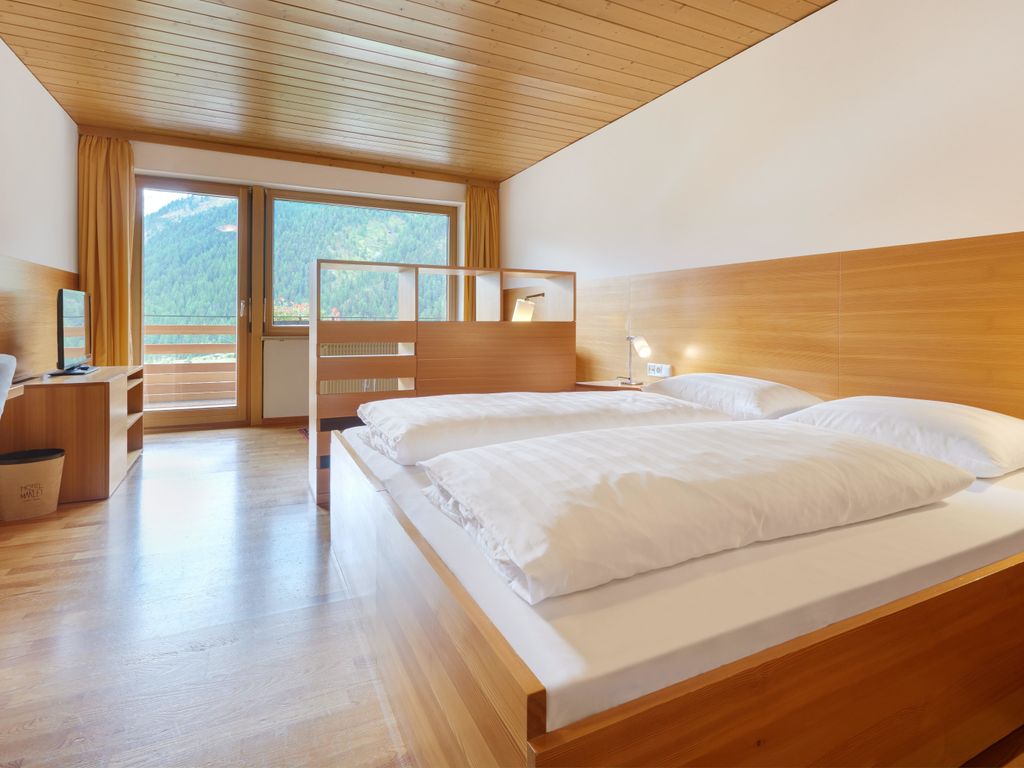 Doppelzimmer Typs A ( 30 qm) mit Sitzecke und Südbalkon (+ 5,5 qm)