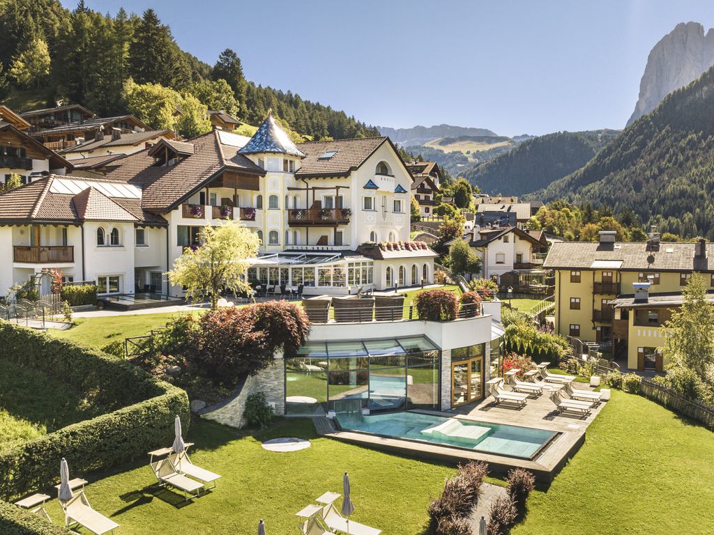 Charmantes Hotel über den Dächern von St. Ulrich
