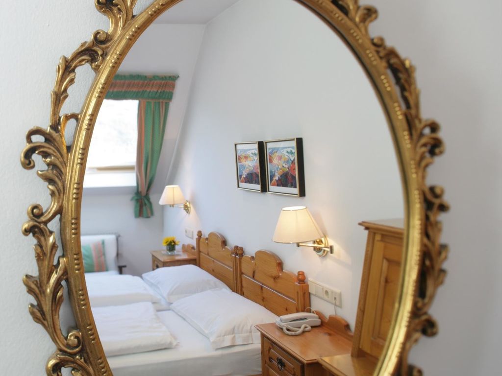Schlafzimmer mit Stilmöbel