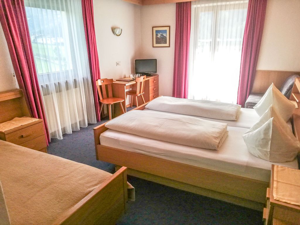 Dreibettzimmer mit Balkon