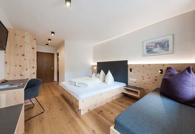 Doppelzimmer SUPERIOR mit Balkon mit Talblick und 1 Zustellbett möglich