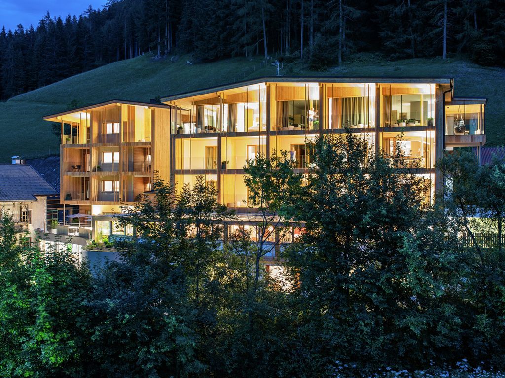Bei Nacht Naturhotel Rainer Jaufental Ratschings Südtirol Wellnesshotel