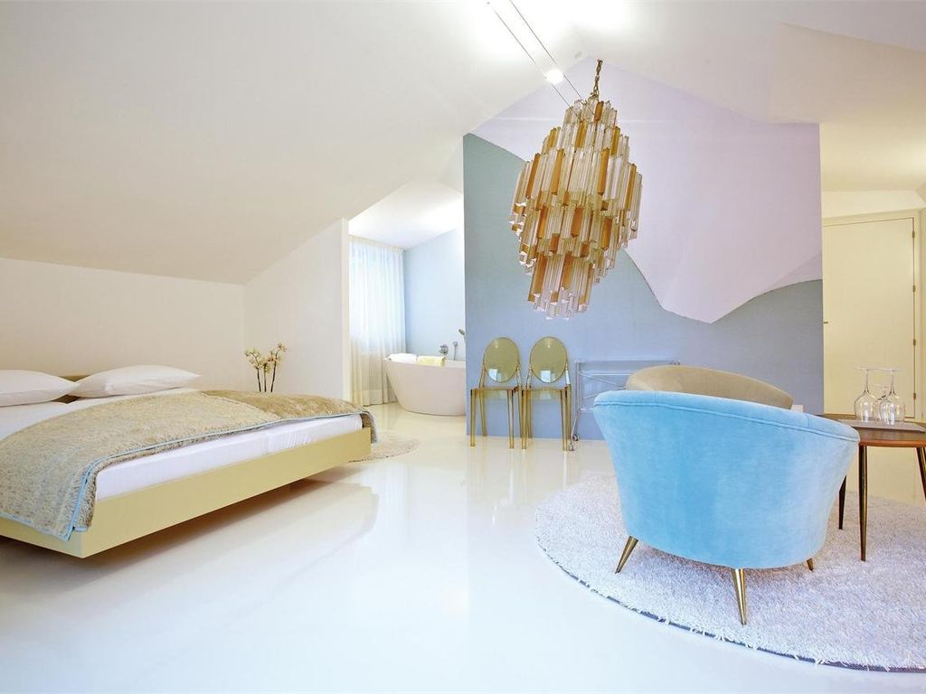 Penthouse Suite THERMAE by Elisabeth H