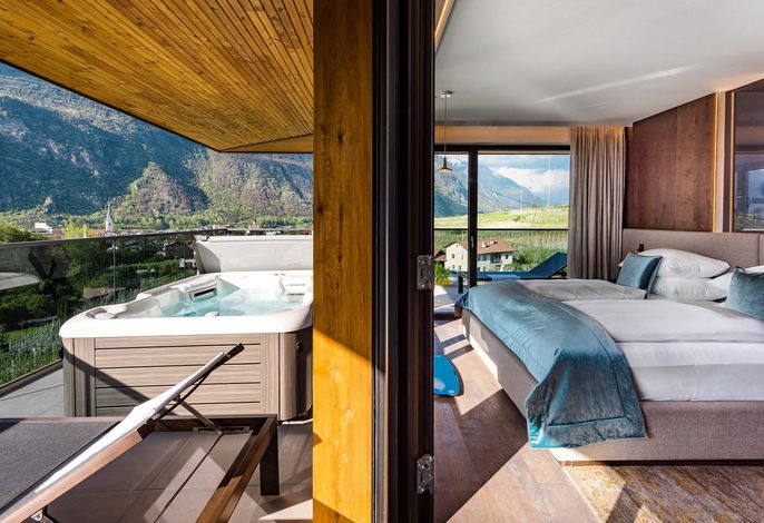 Penthouse Suite Whirlpool mountain view