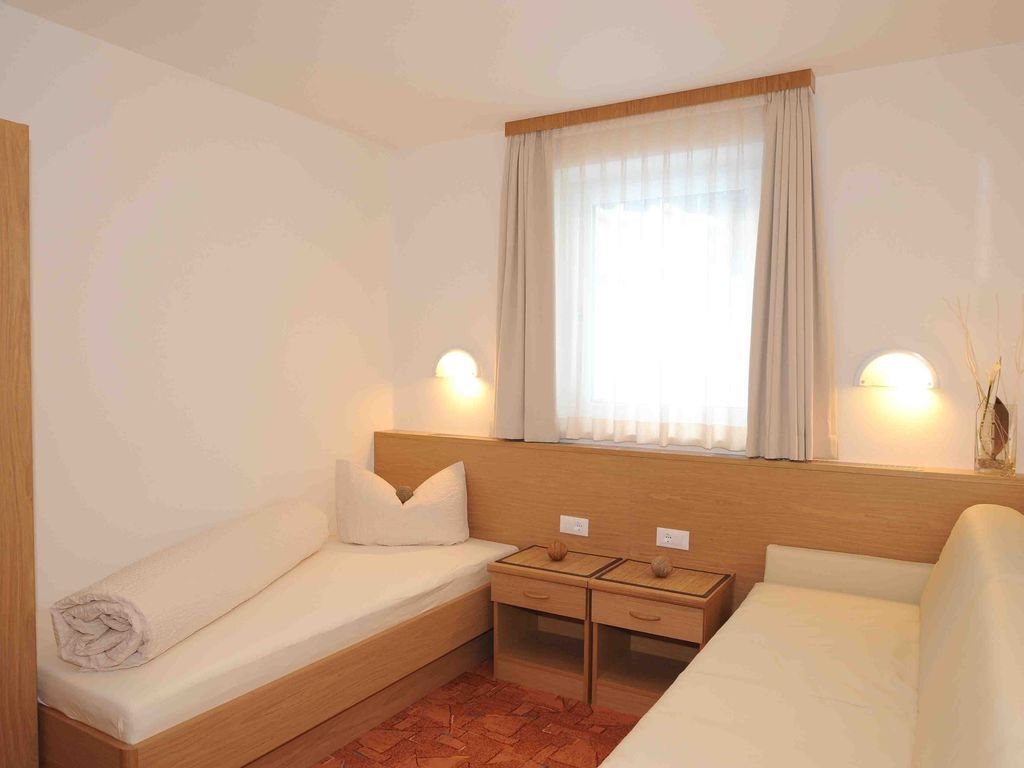 2. Schlafzimmer