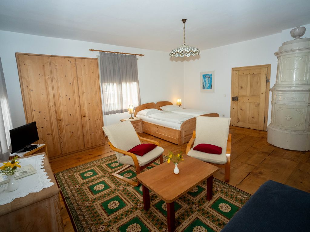 Schafzimmer und Wohnecke Hasenöhrl